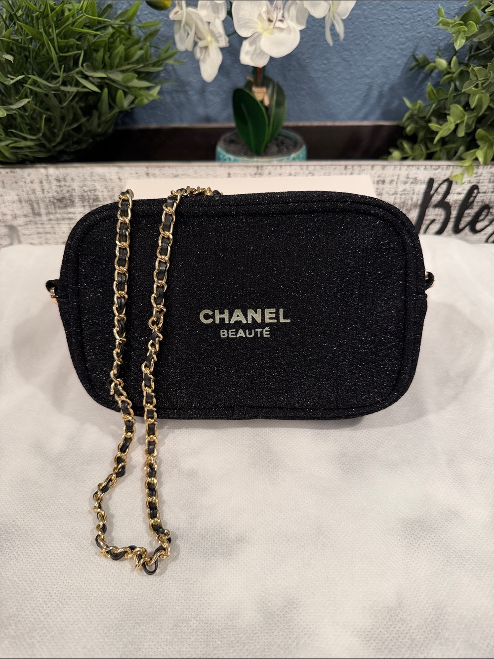 VIP Channel pouch with cross body chain